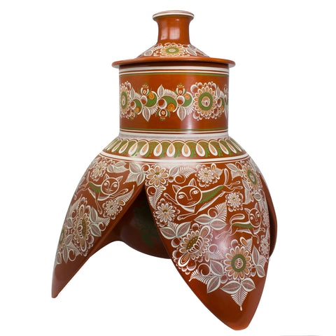 Nahuales, Petatillo Leaves and Flowers Tripod Vase, Bandera Clay