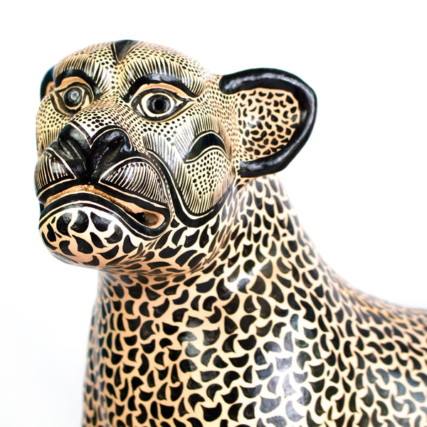 Large Jaguar Mother with Cub on Her Tail, Chiapas Pottery – Artezzanos