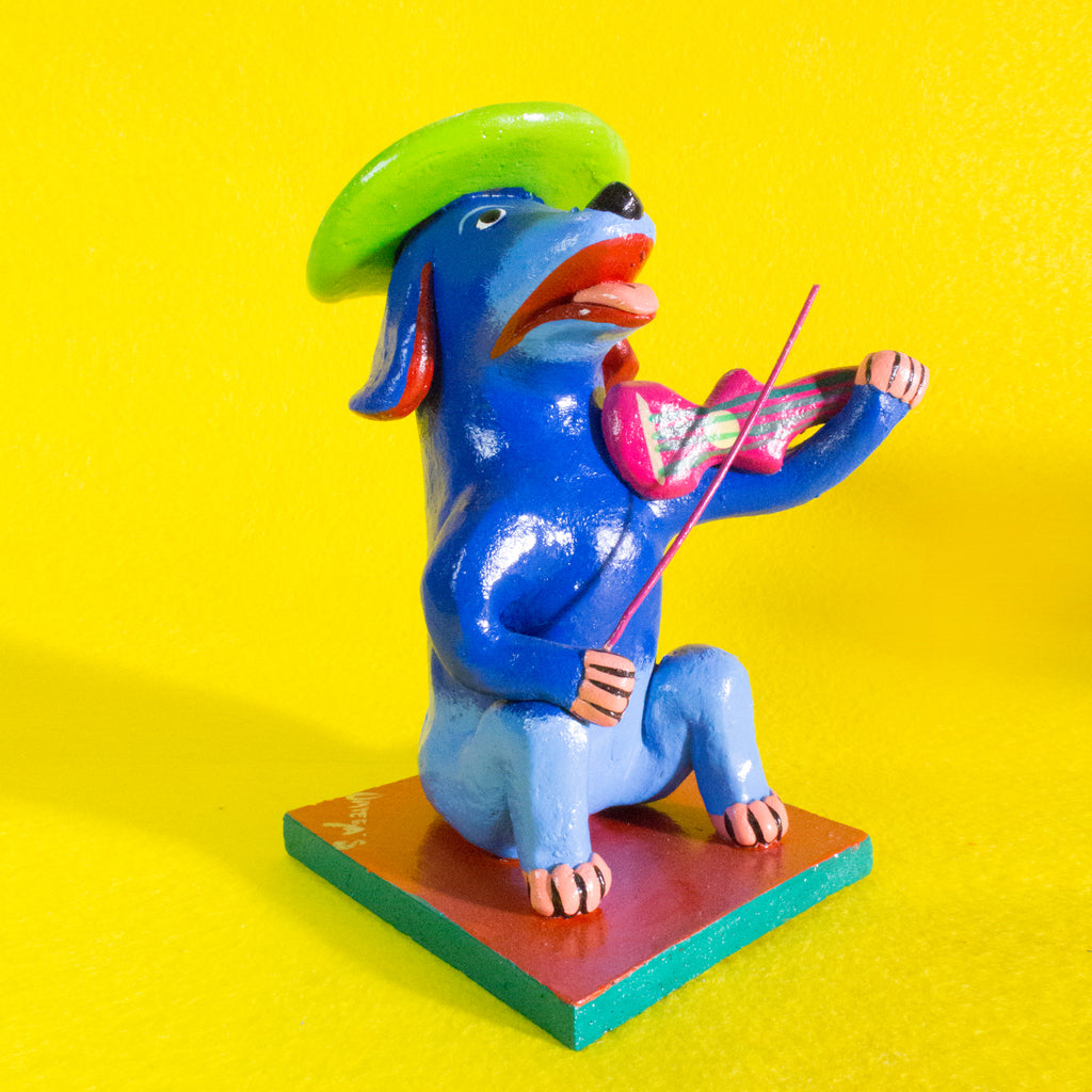 Violin-playing Dog, Betus Clay
